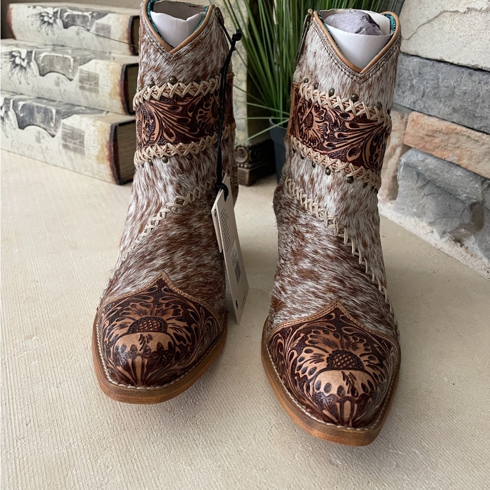 NWT Myra Bags Brown and Cream Western Ankle Boots